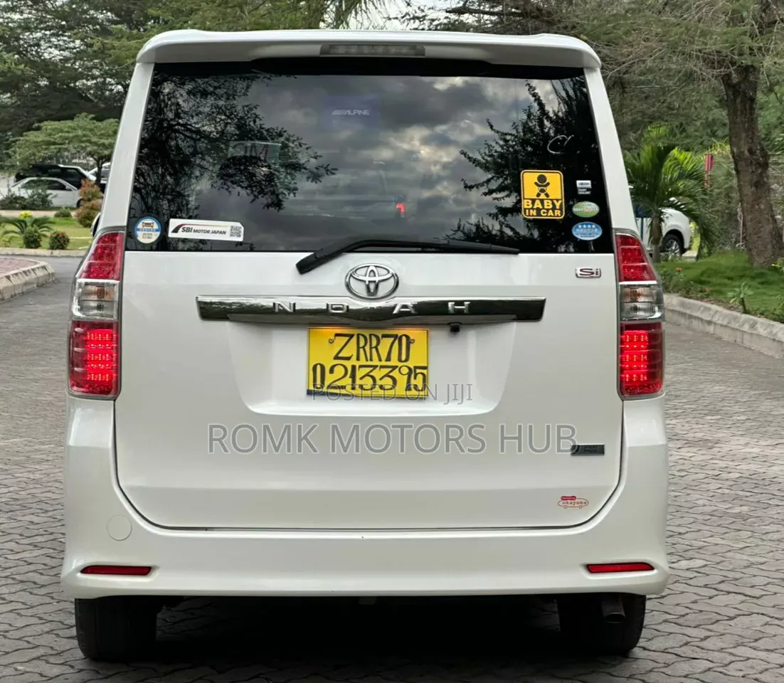 Toyota Noah 2009 White