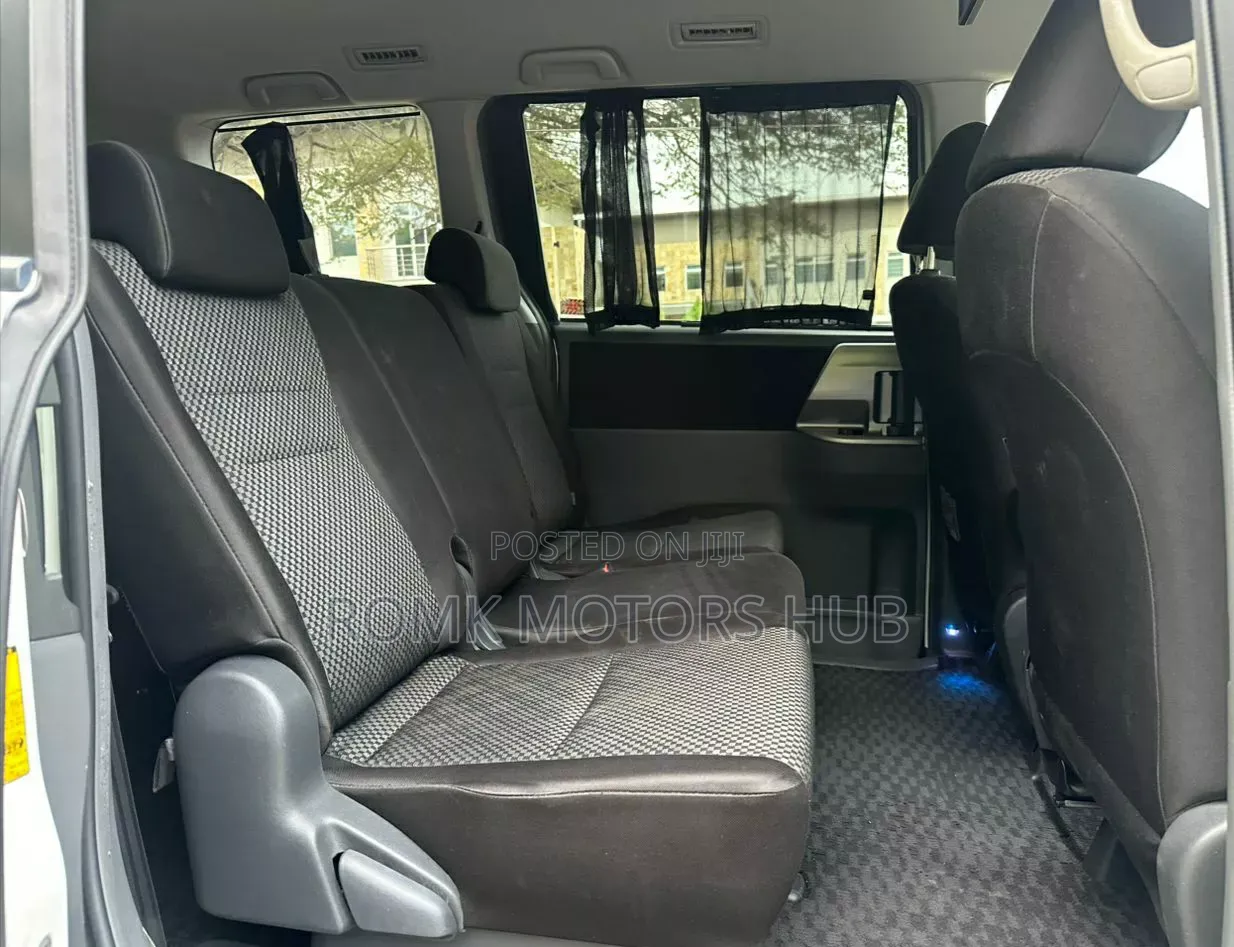 Toyota Noah 2009 White