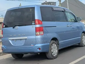 Toyota Noah 2009 Blue