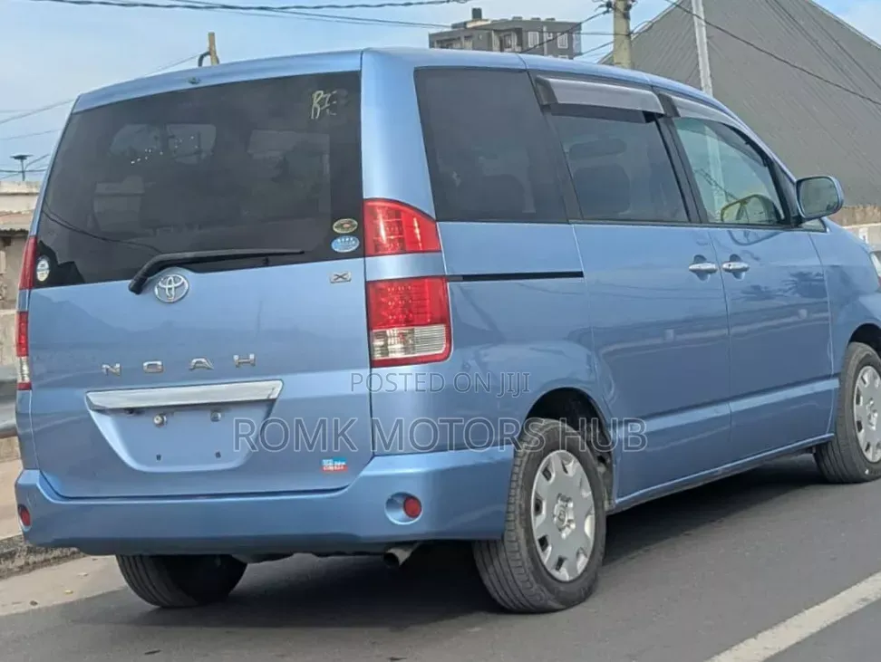 Toyota Noah 2009 Blue