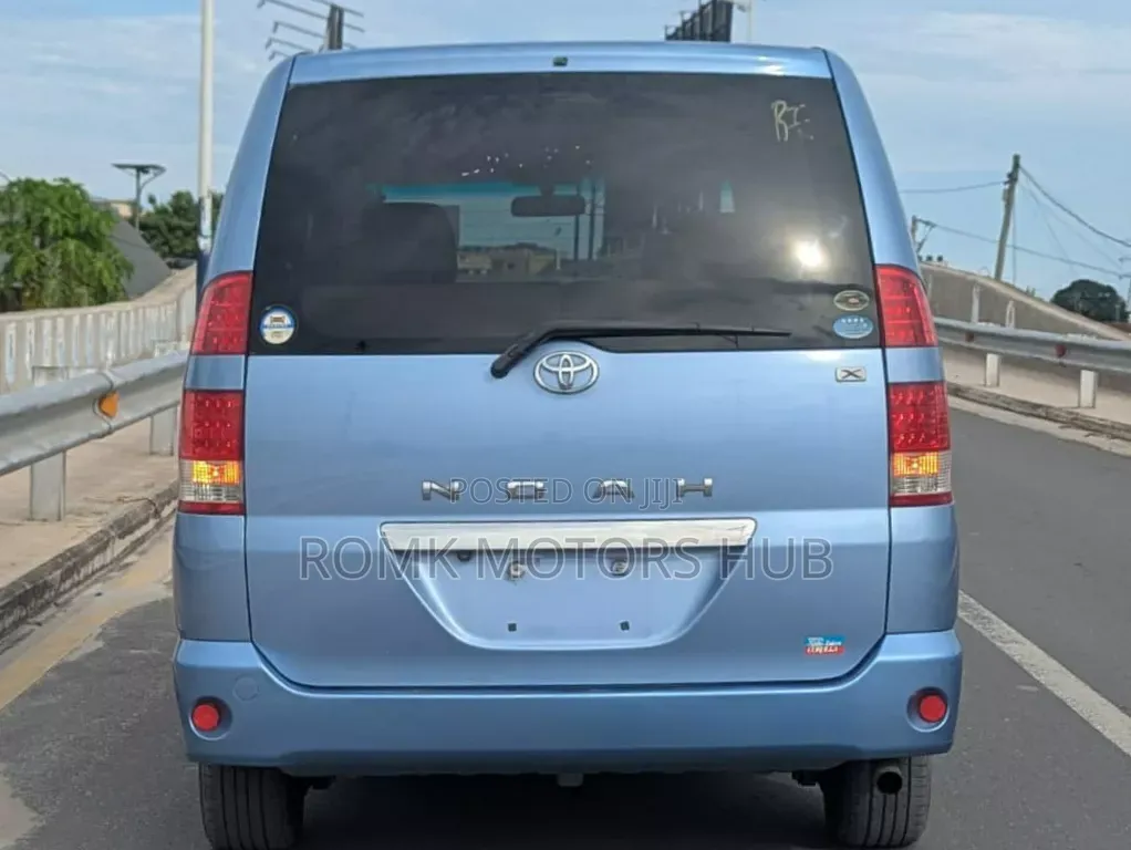 Toyota Noah 2009 Blue