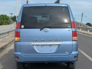 Toyota Noah 2009 Blue