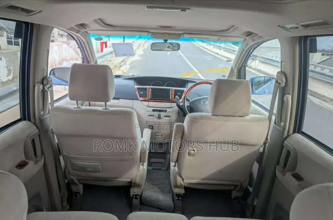 Toyota Noah 2009 Blue