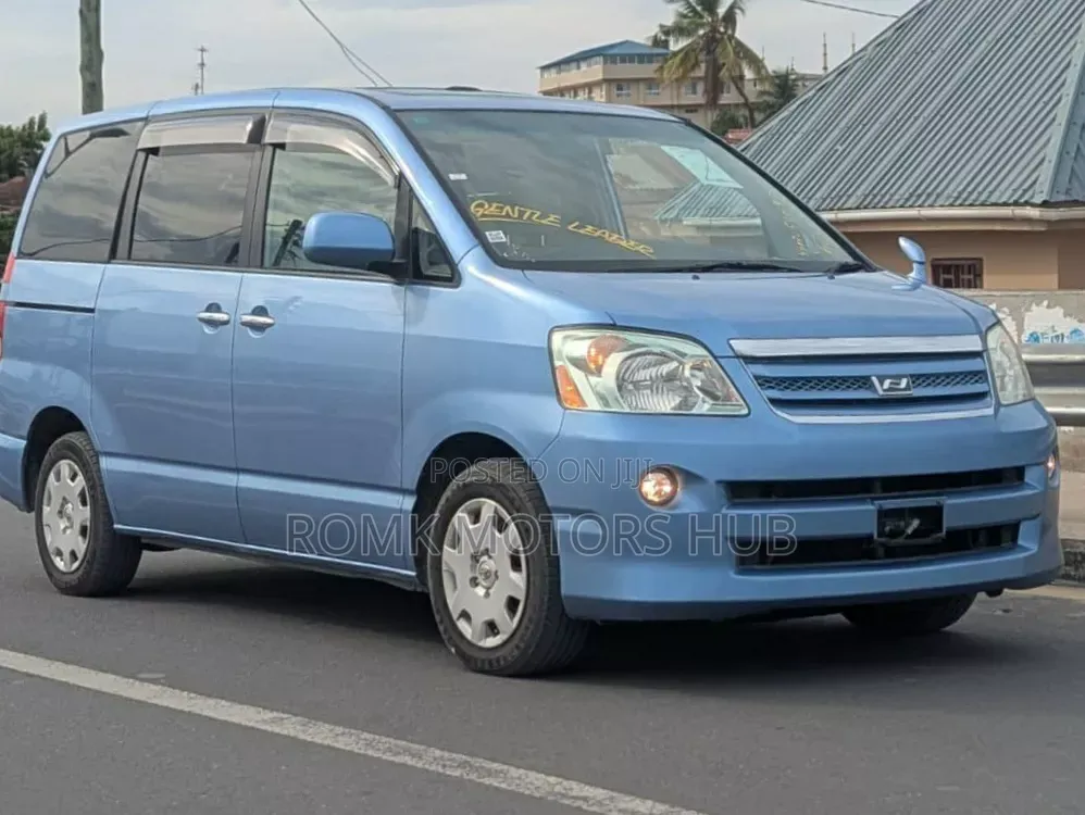 Toyota Noah 2009 Blue
