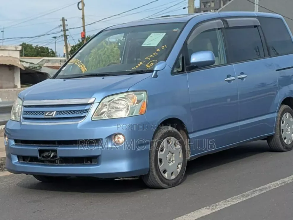 Toyota Noah 2009 Blue