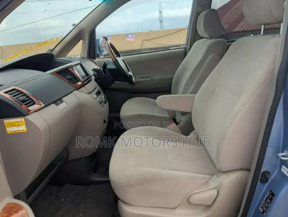 Toyota Noah 2009 Blue