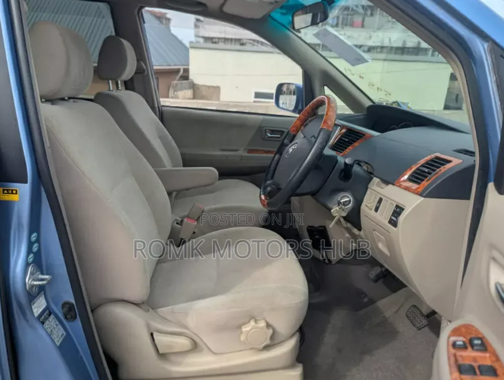 Toyota Noah 2009 Blue