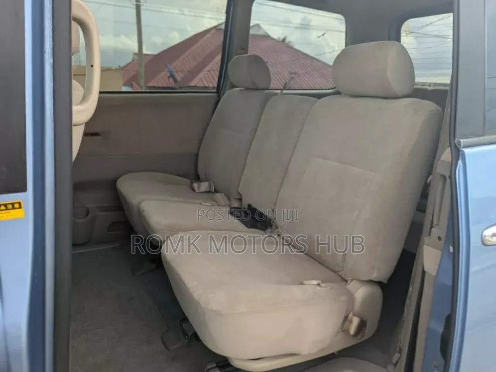 Toyota Noah 2009 Blue
