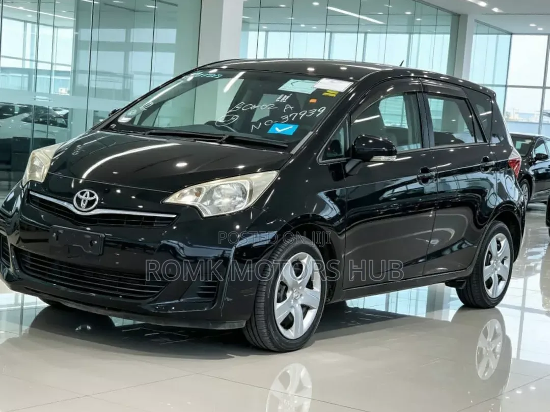 Toyota Ractis 2013 Black