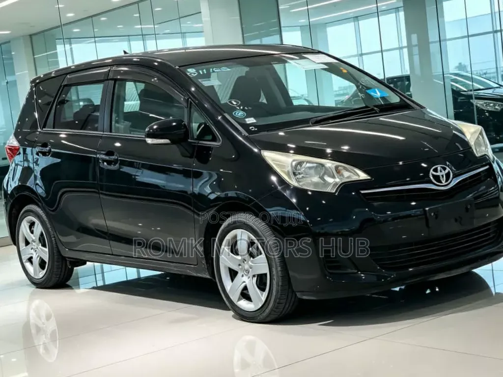 Toyota Ractis 2013 Black