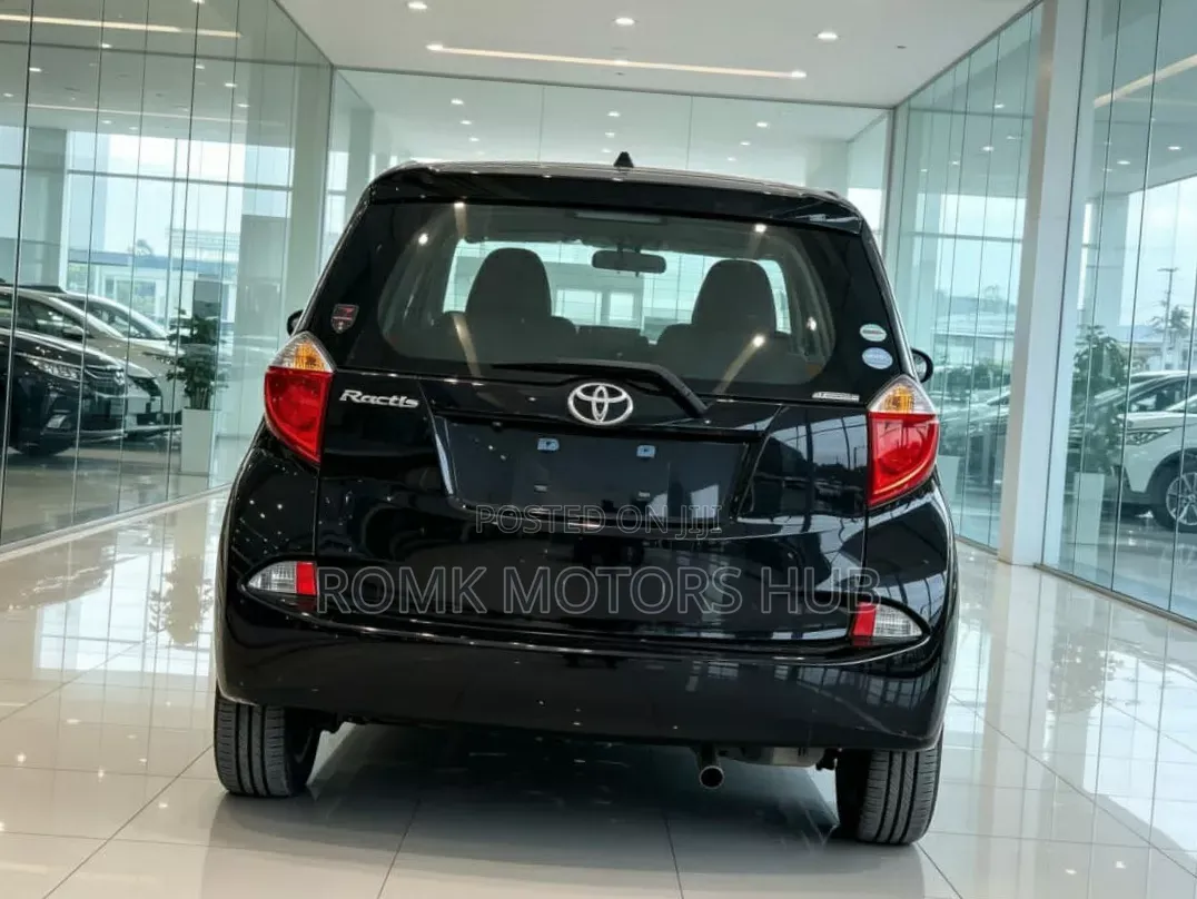 Toyota Ractis 2013 Black