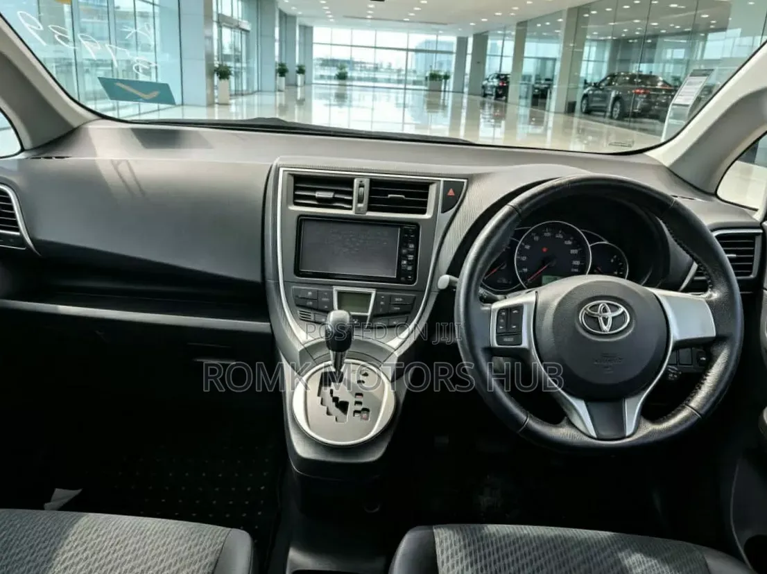 Toyota Ractis 2013 Black