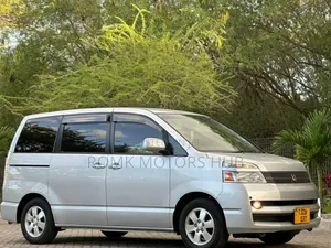 Toyota Voxy 2006 Silver