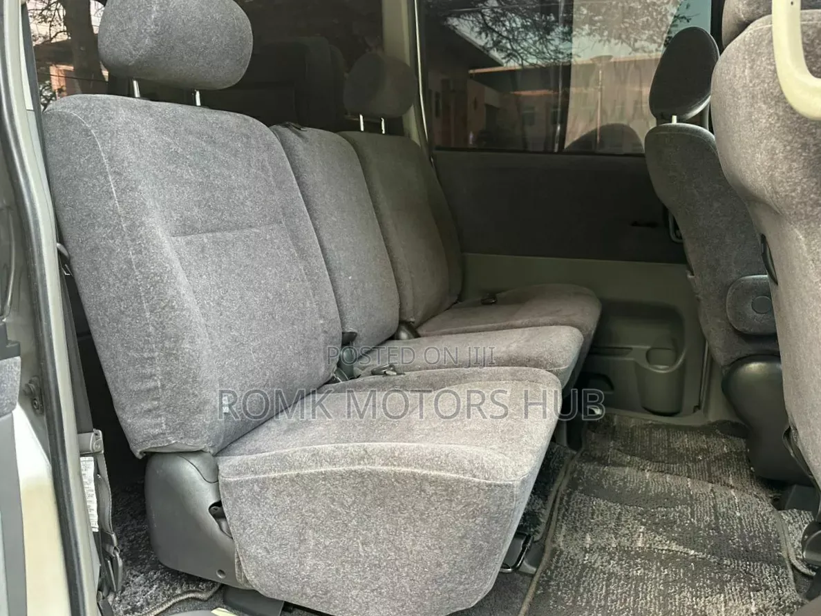 Toyota Voxy 2006 Silver
