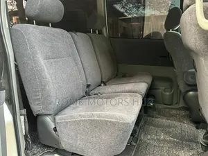 Toyota Voxy 2006 Silver
