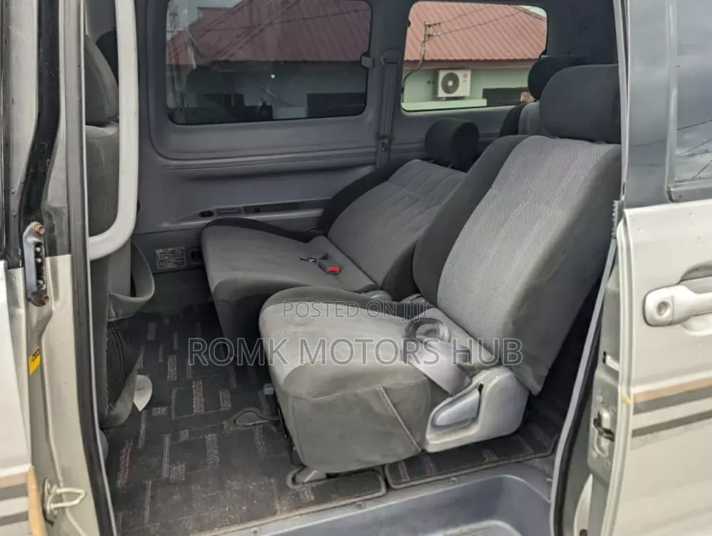 Toyota Noah 2001 Silver