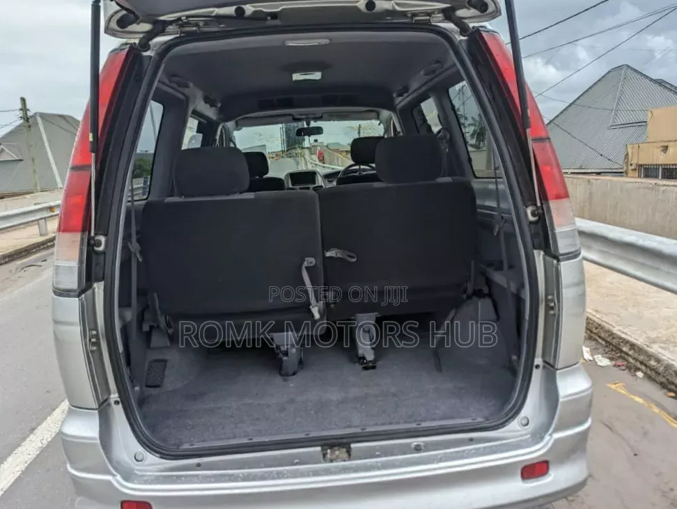 Toyota Noah 2001 Silver