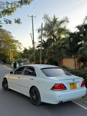 Toyota Crown 2007 White