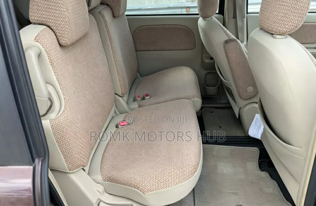 Toyota Sienta 2011 Brown