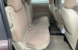 Toyota Sienta 2011 Brown