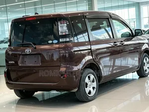 Toyota Sienta 2011 Brown