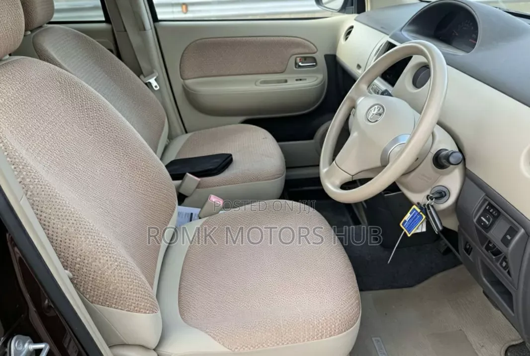 Toyota Sienta 2011 Brown