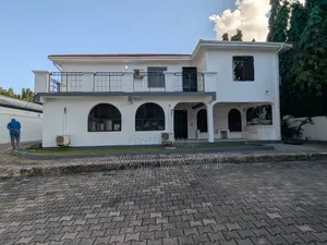 14bdrm House in Office Building, Masaki for rent