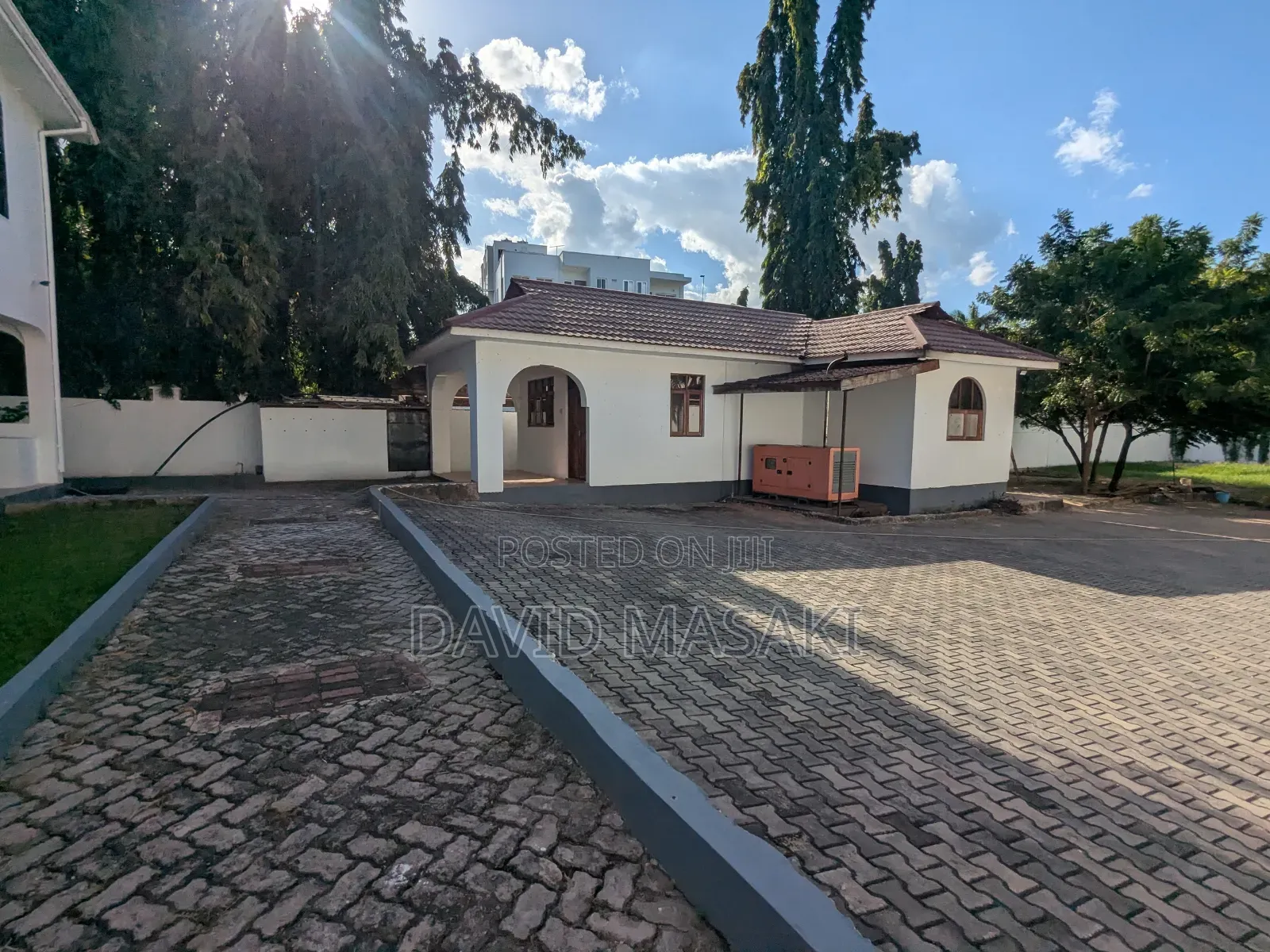 14bdrm House in Office Building, Masaki for rent