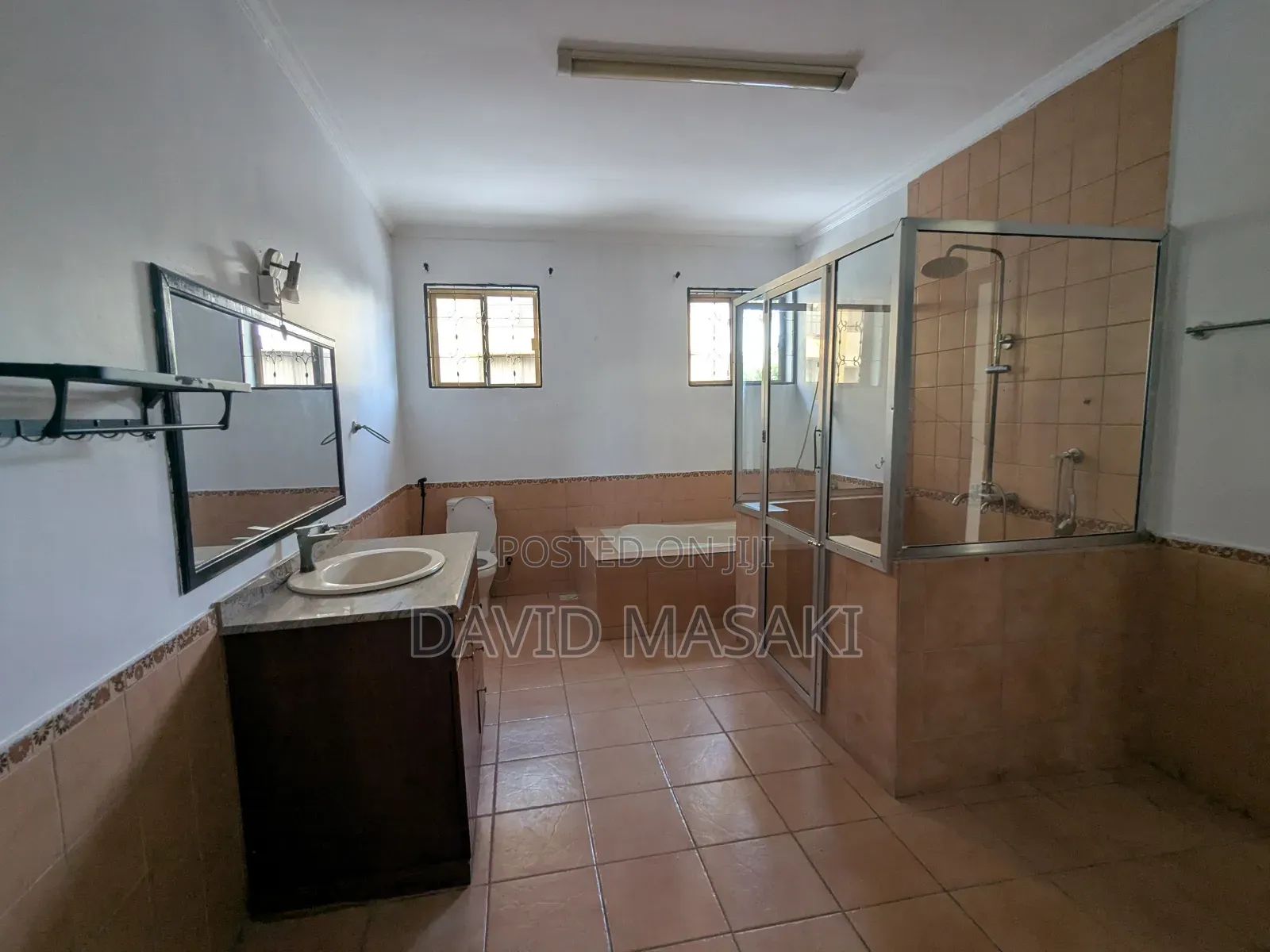 14bdrm House in Office Building, Masaki for rent