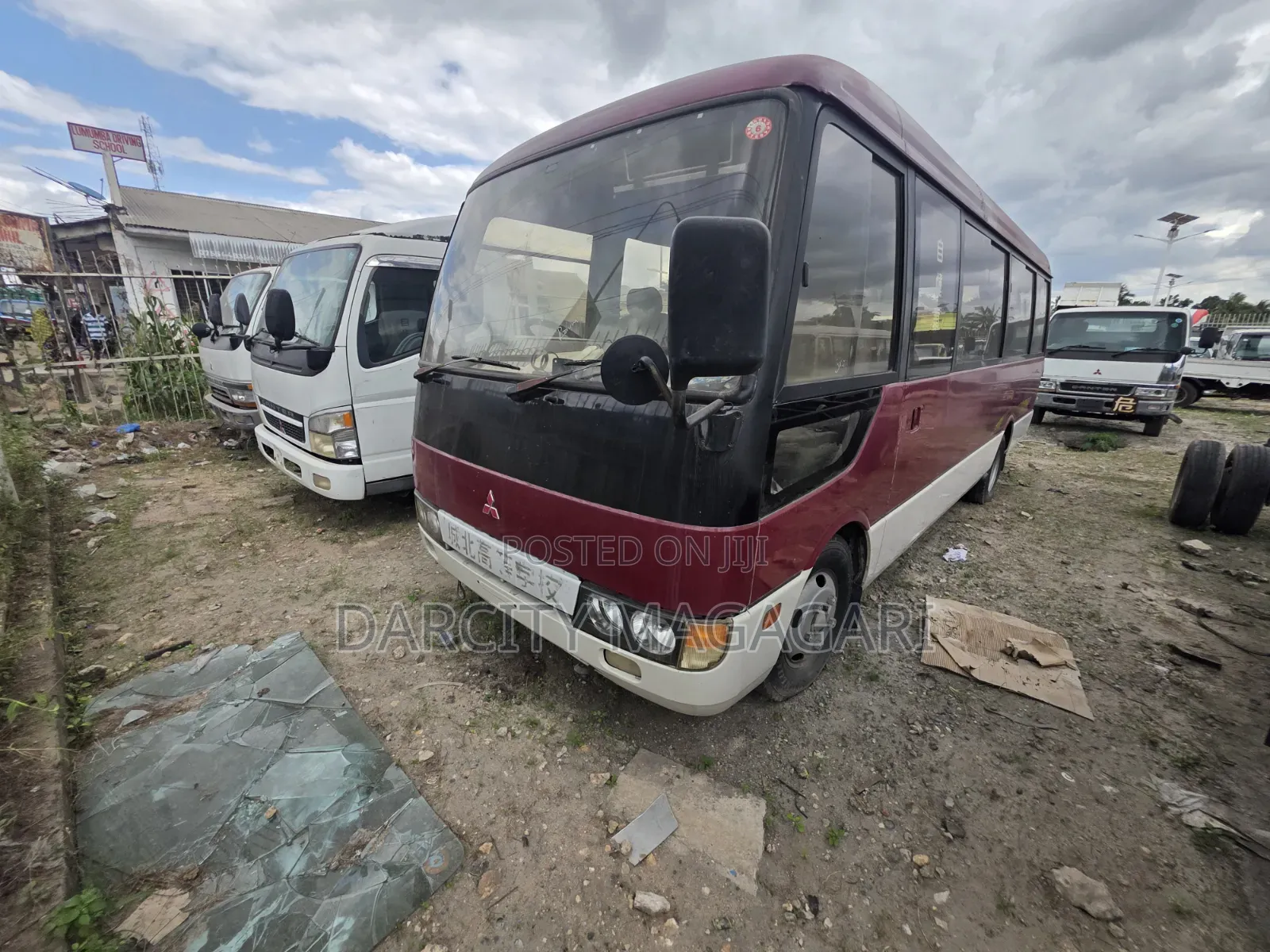 Mitsubishi Fuso Rosa 1998 Red