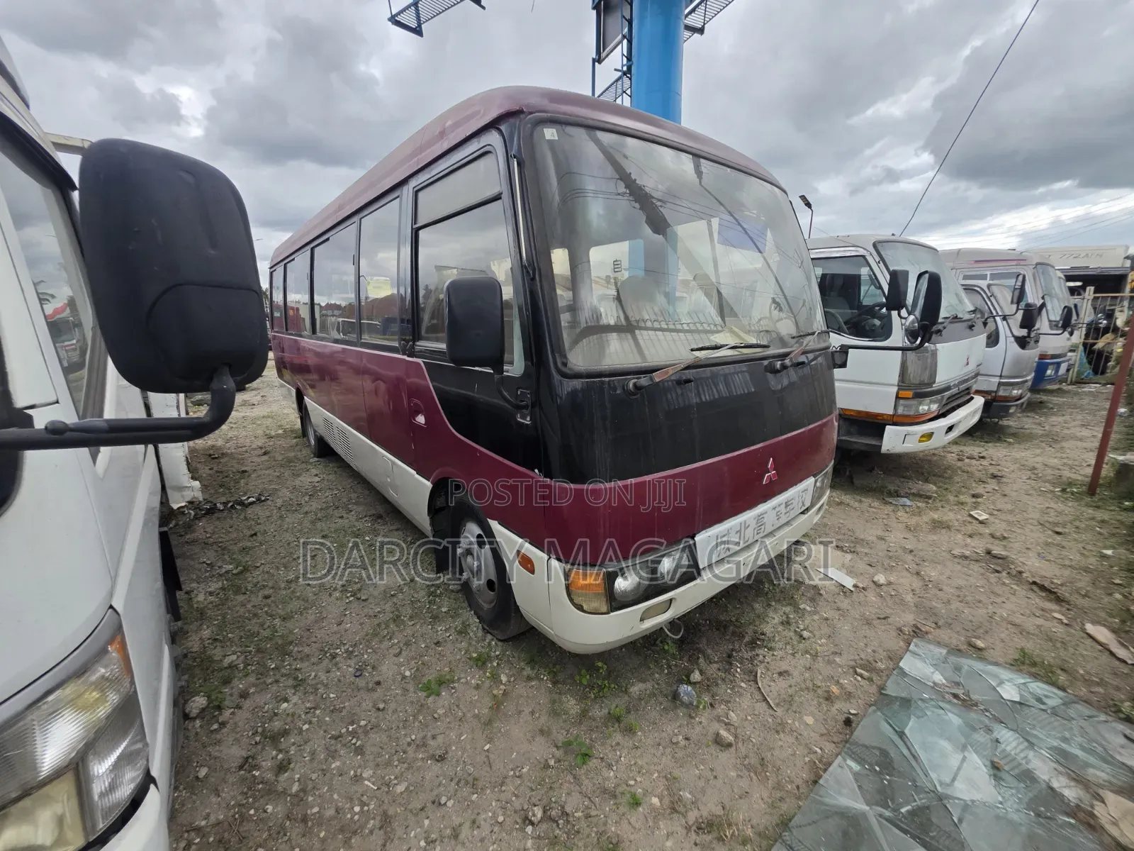 Mitsubishi Fuso Rosa 1998 Red