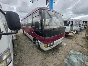 Mitsubishi Fuso Rosa 1998 Red