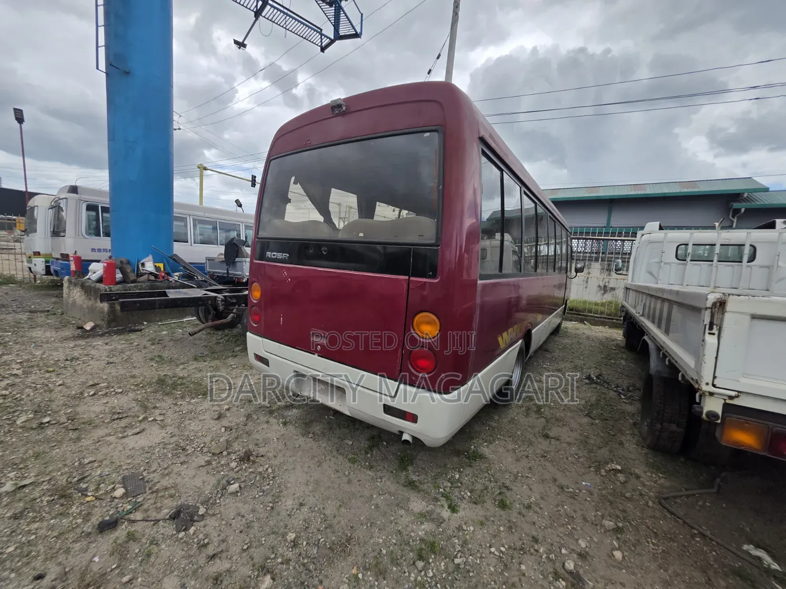 Mitsubishi Fuso Rosa 1998 Red