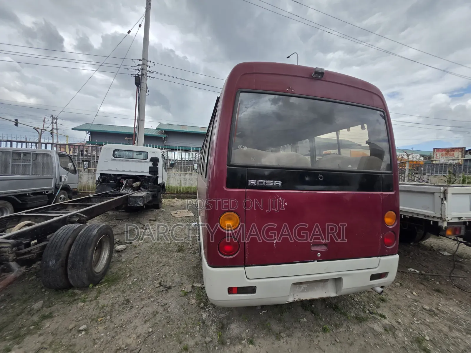 Mitsubishi Fuso Rosa 1998 Red