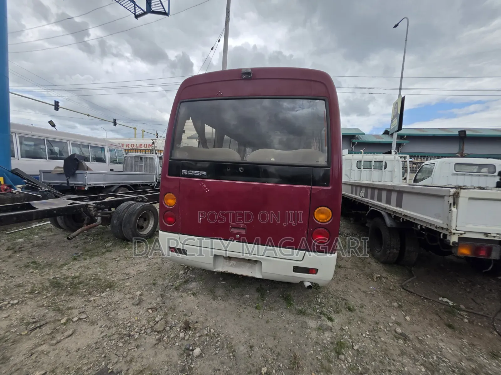 Mitsubishi Fuso Rosa 1998 Red