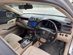 Toyota Crown 2009 Silver