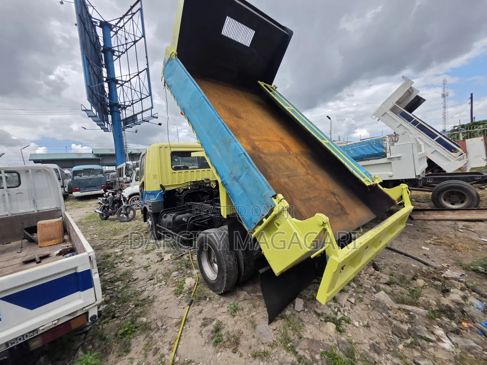 Fuso Tipper