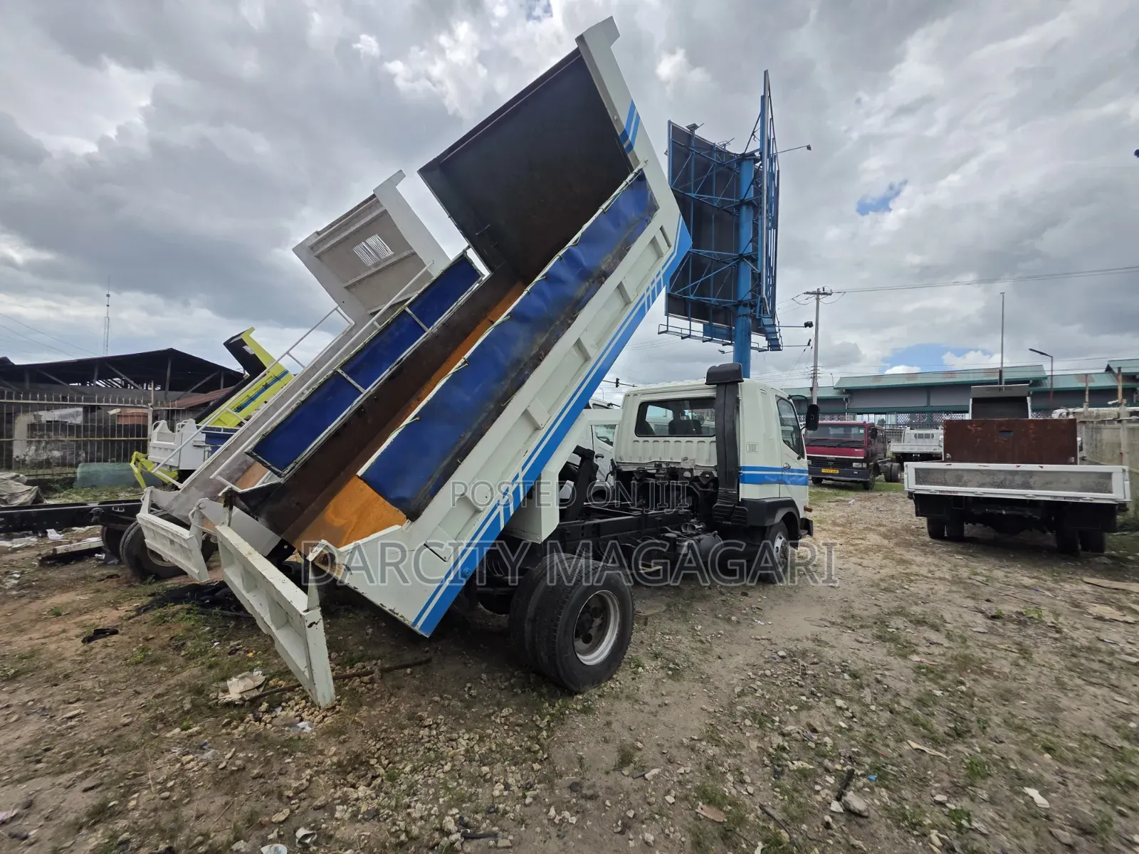 Fuso Tipper