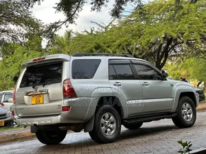 Toyota Hilux Surf 2004 Gray