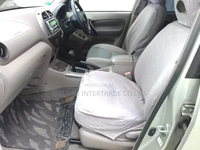 Toyota RAV4 Base FWD 2001 Gold