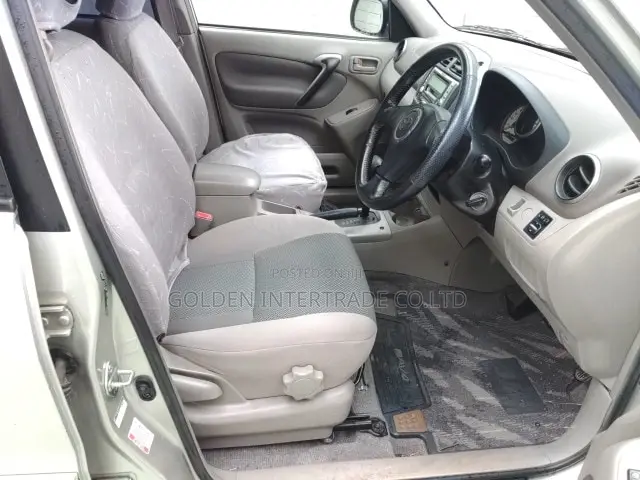 Toyota RAV4 Base FWD 2001 Gold