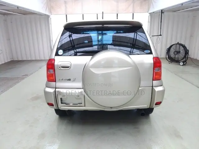 Toyota RAV4 Base FWD 2001 Gold