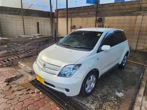 Toyota IST 2004 White