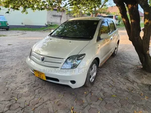 Toyota IST 2004 White