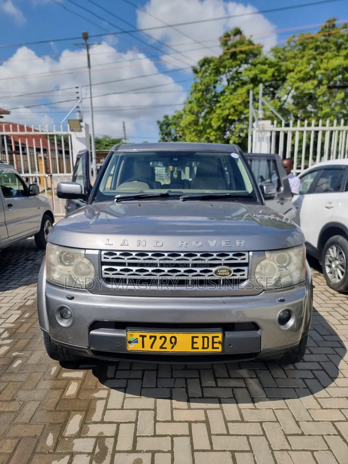 Land Rover Discovery 2010 Gray