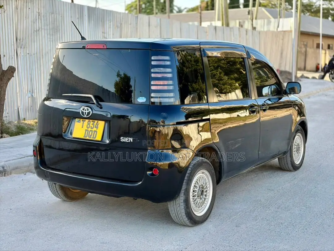 Toyota Sienta 2008 Black