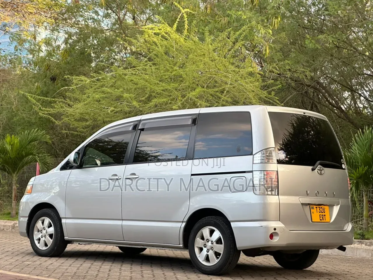 Toyota Noah 2006 Silver