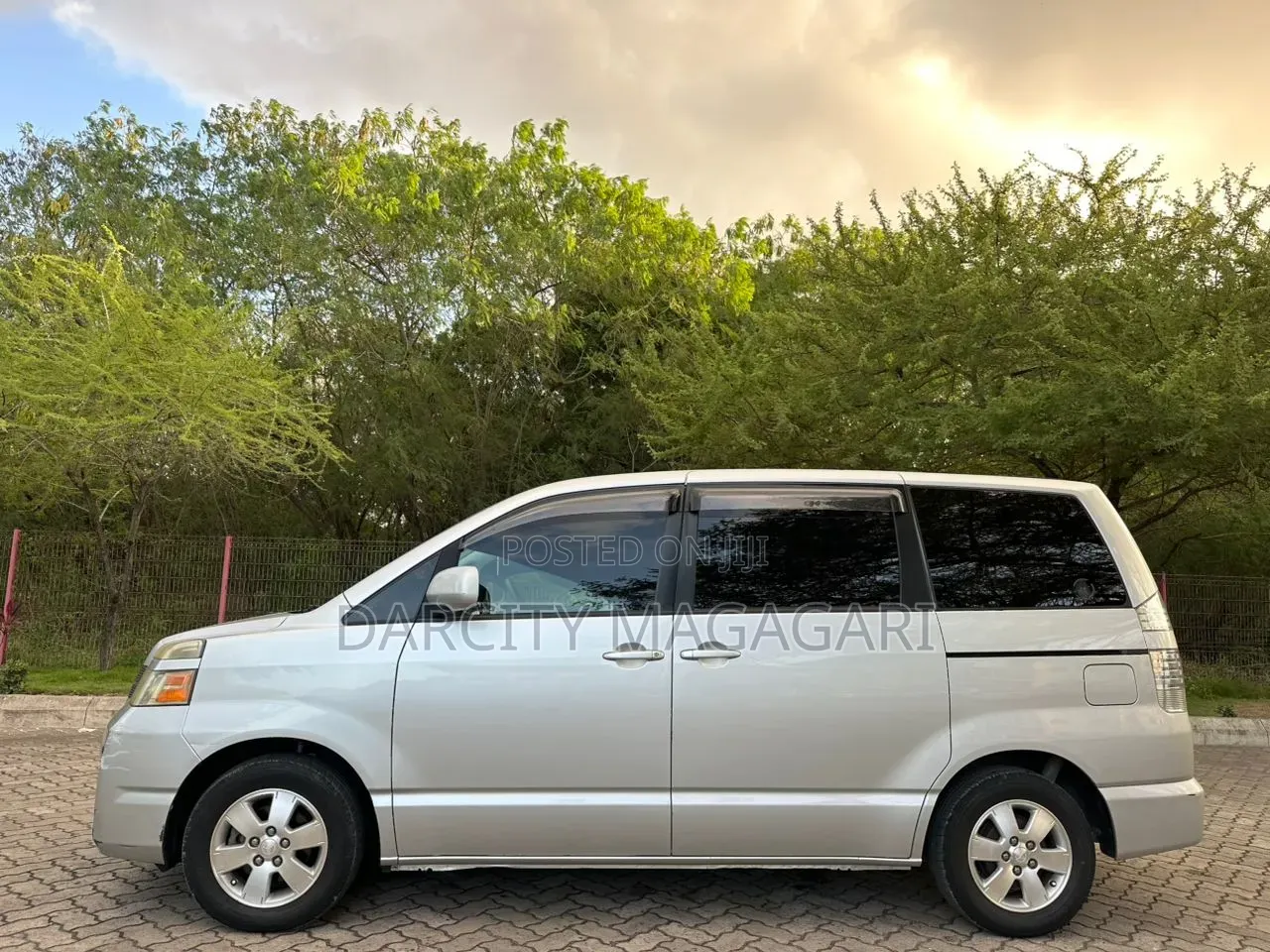Toyota Noah 2006 Silver