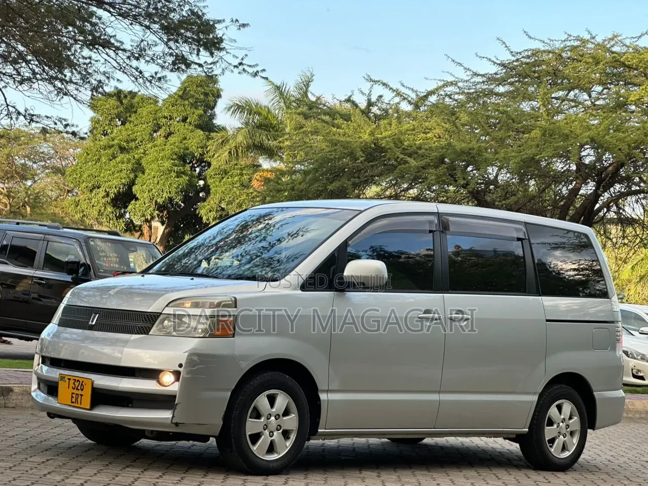 Toyota Noah 2006 Silver