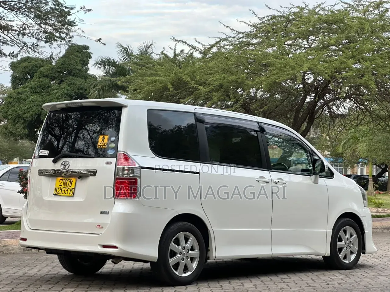 Toyota Noah 2009 Silver